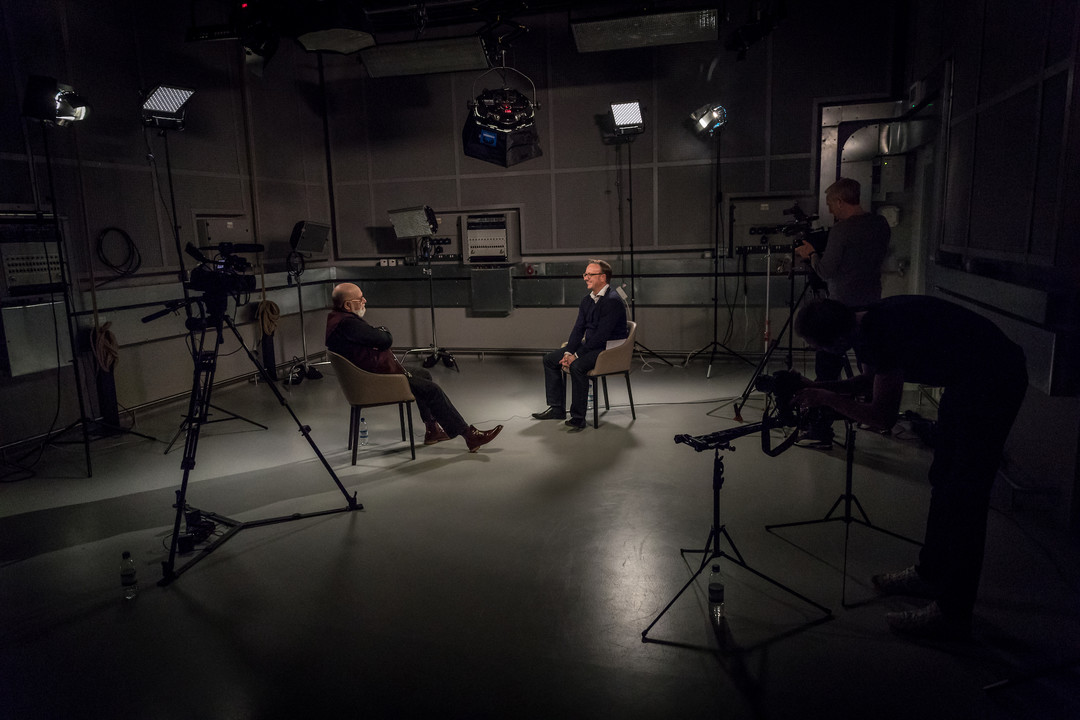 Read more about the article How Behind the Scenes TV History Brings Classic TV Moments to Life